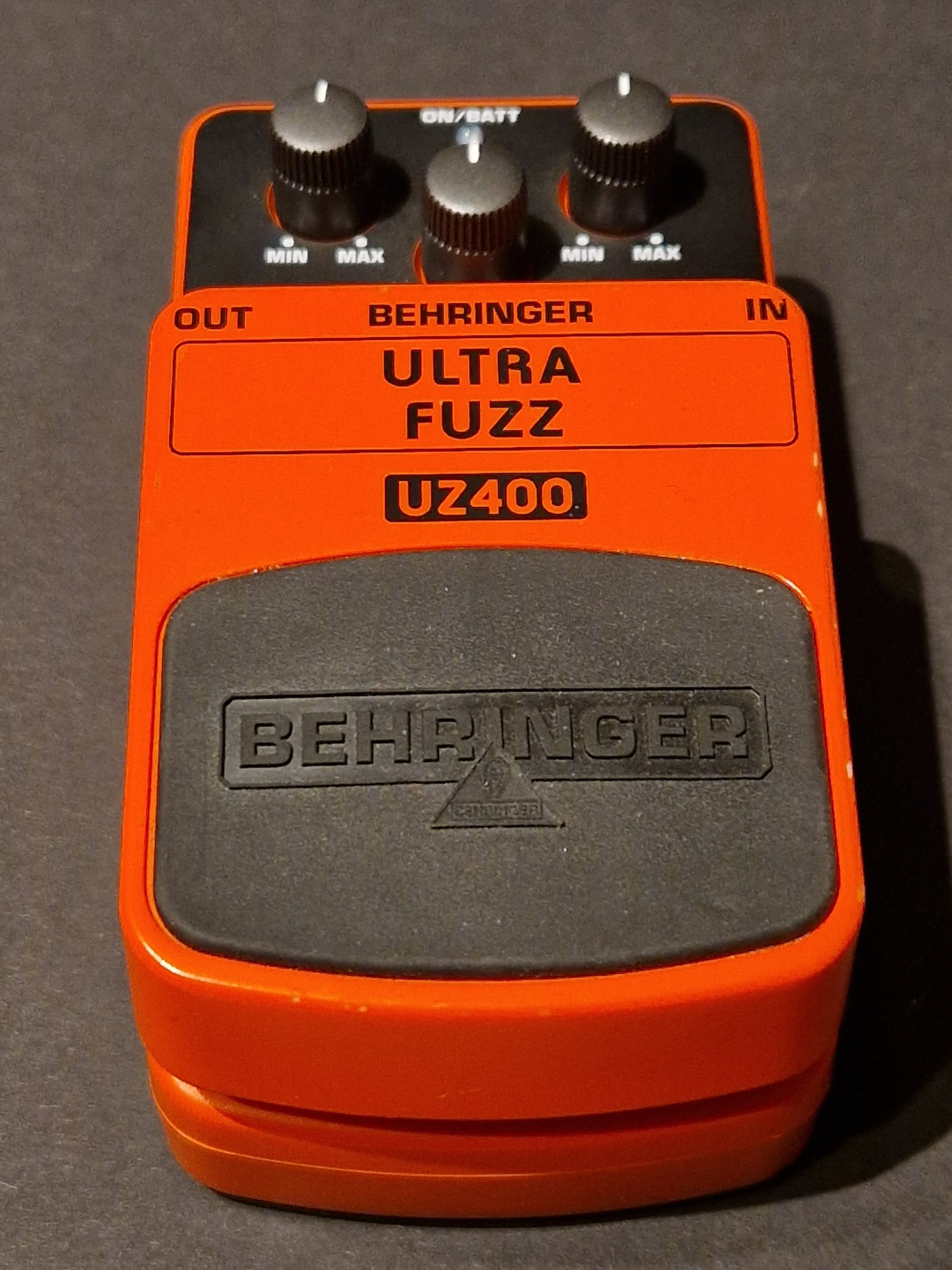 Behringer UZ400 Ultra Fuzz - Effects Pedals