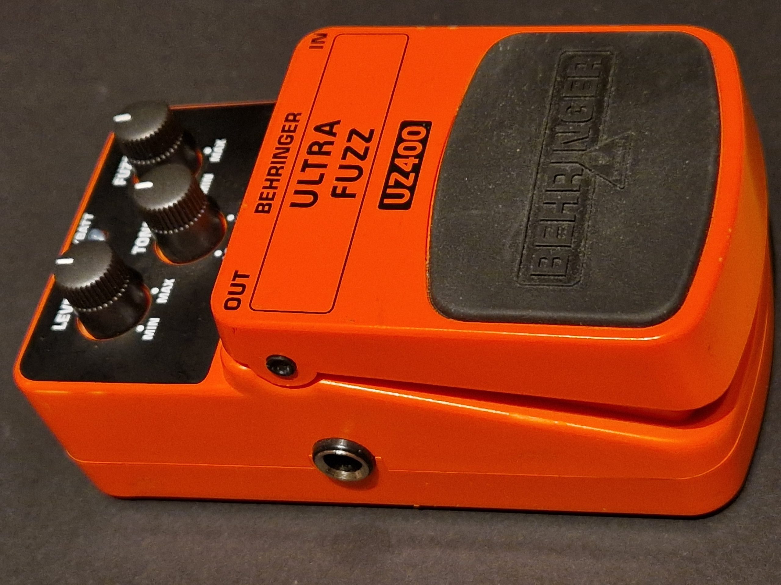 Behringer UZ400 Ultra Fuzz - Effects Pedals