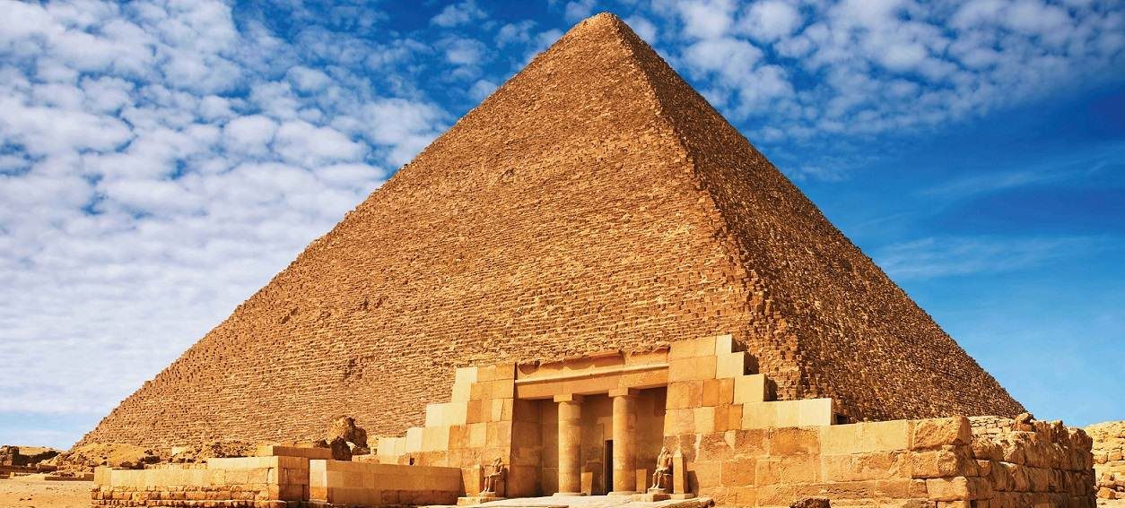 Explore the Epic History and Architecture of Khufu's Pyramid