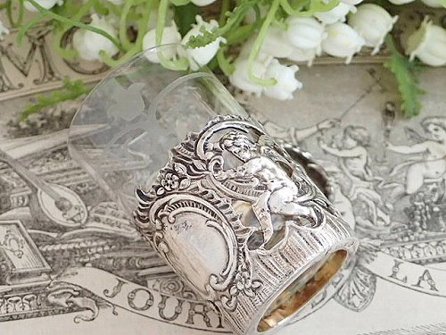 天使が戯れる純銀グラヴィールリキュールグラス（在庫6/残り1） - 薔薇