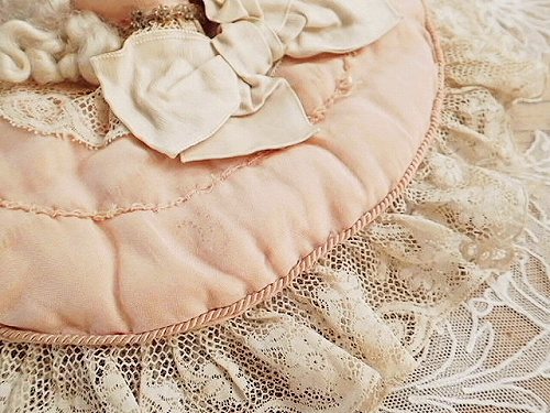 ブドワールドール クッション - 薔薇と天使のアンティーク