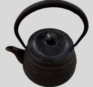 安東五 白磁染付 草花文 花入 | 買取実績 | 骨董品買取専門の古美術永澤