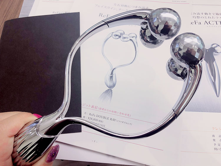 ReFa ダブルレイは左右対称つまみ流しが可能に！エステティシャン