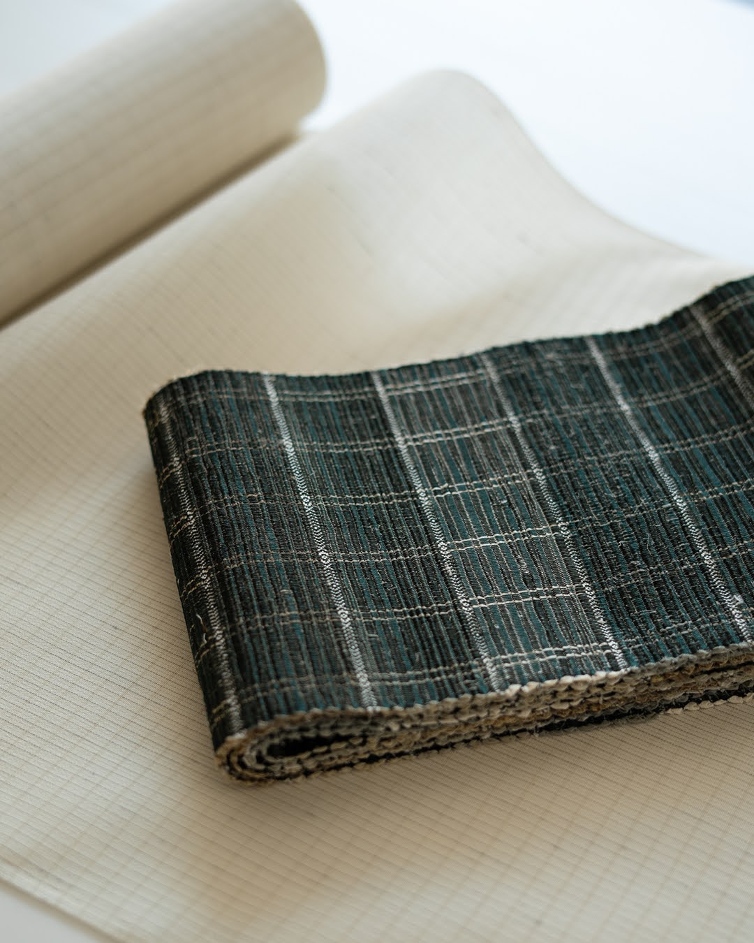 今、大人こそ『半幅帯』を選ぶ──小林純子さんの裂織布が変える帯