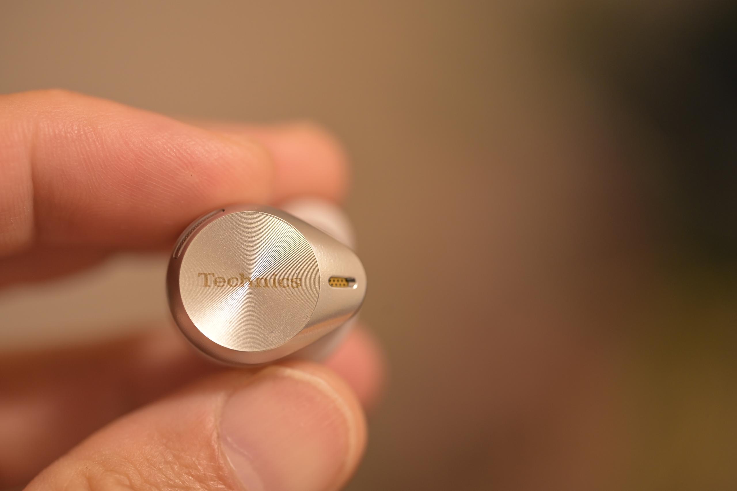 iPhoneの音楽をよりよい音質で【Technics EAH-AZ100・Questyle Audio