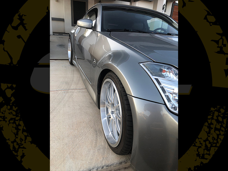 2004 Nissan 350Z - Staggered XXR Wheels 245/35R20 Hankook Tires