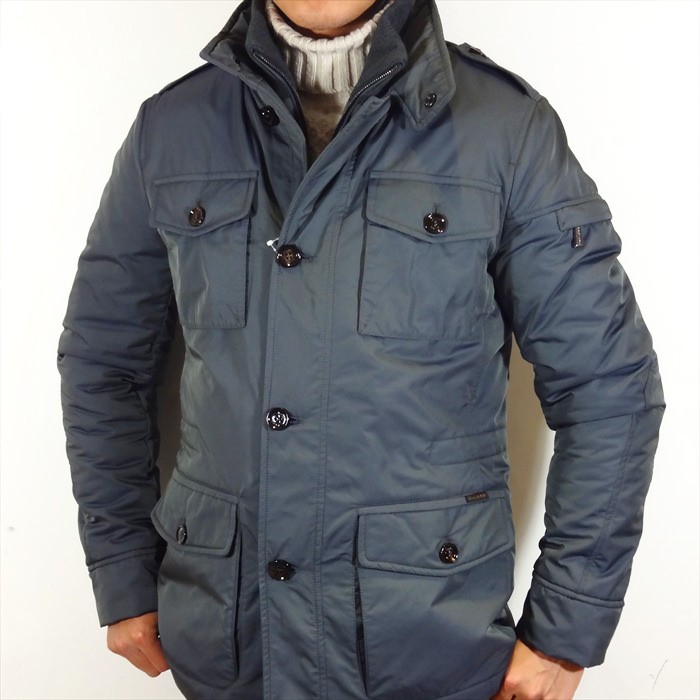 やりすぎ感のないモードミリタリーダウンジャケットです。15AW MOORER