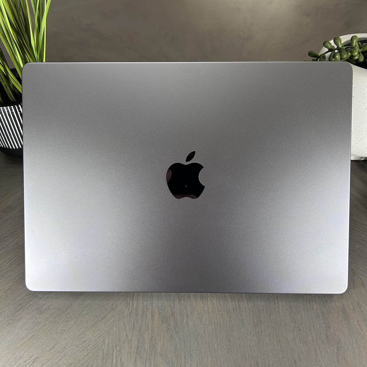 MacBook Pro 14-inch M3 8-Core CPU, 10-Core GPU-16GB RAM-1TB SSD