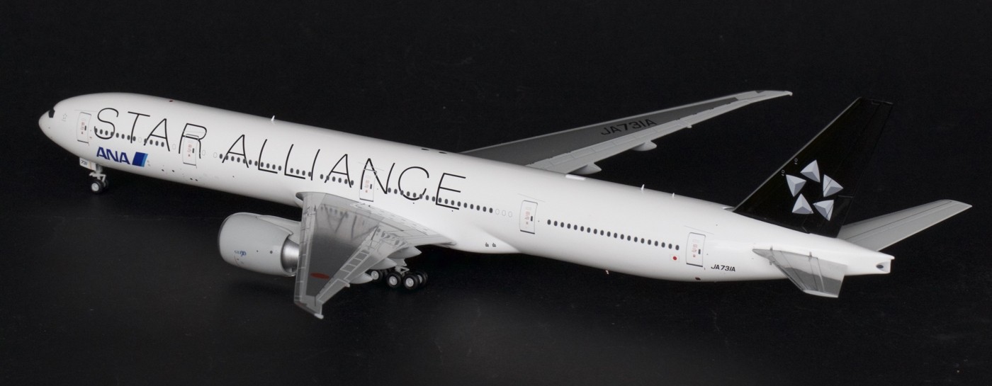 ANA Boeing 777-300ER 1:200モデルJA732A ANA Boeing 777-300ER 1:200