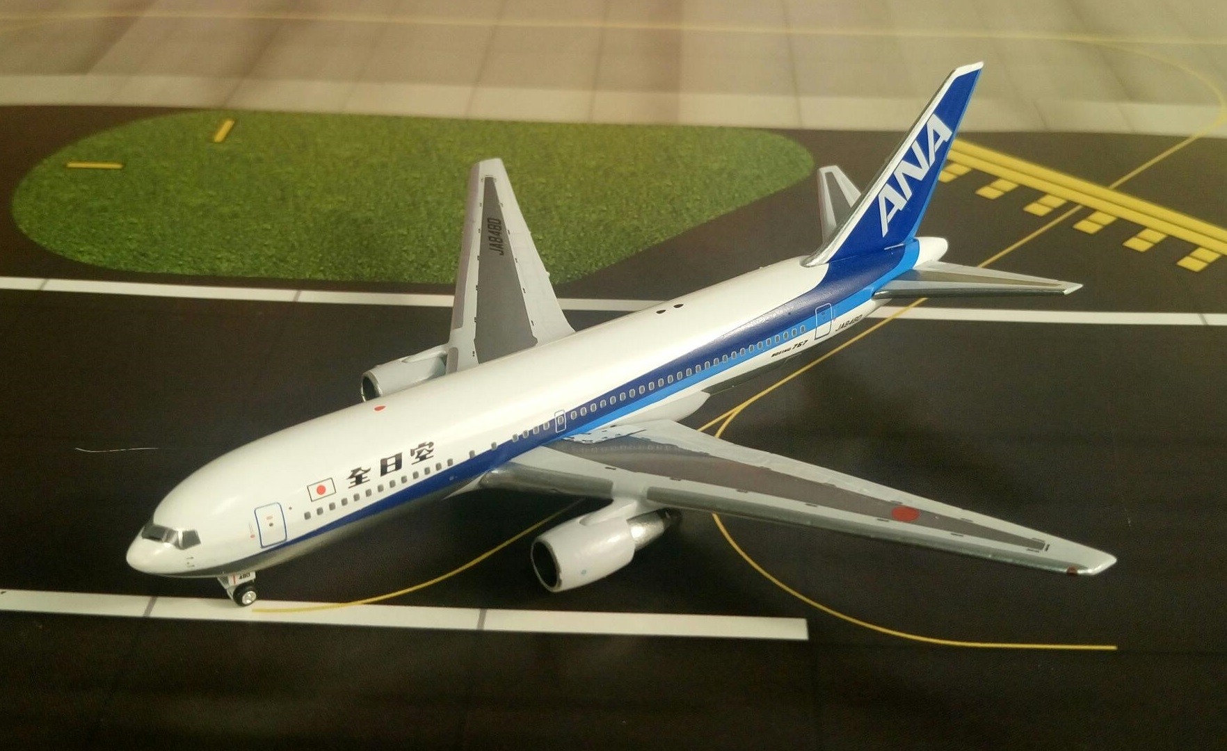 ANA All Nippon Boeing 767-200 全日空 JA8480 AeroClassics AC419397