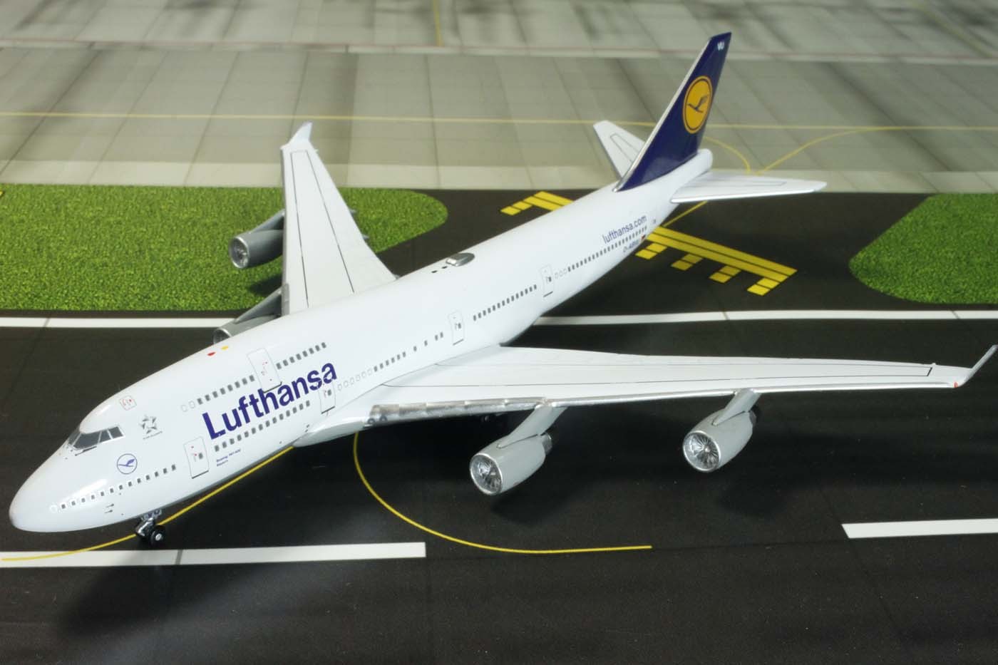 Apollo Die Cast Airliner Models Lufthansa Boeing 747-430 