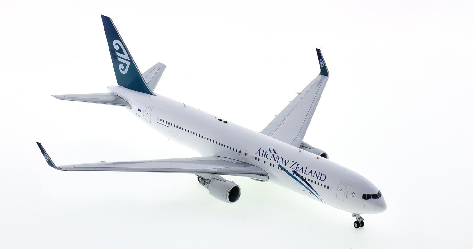 Air New Zealand Boeing 767-300ER ZK-NCL With Stand Die-Cast