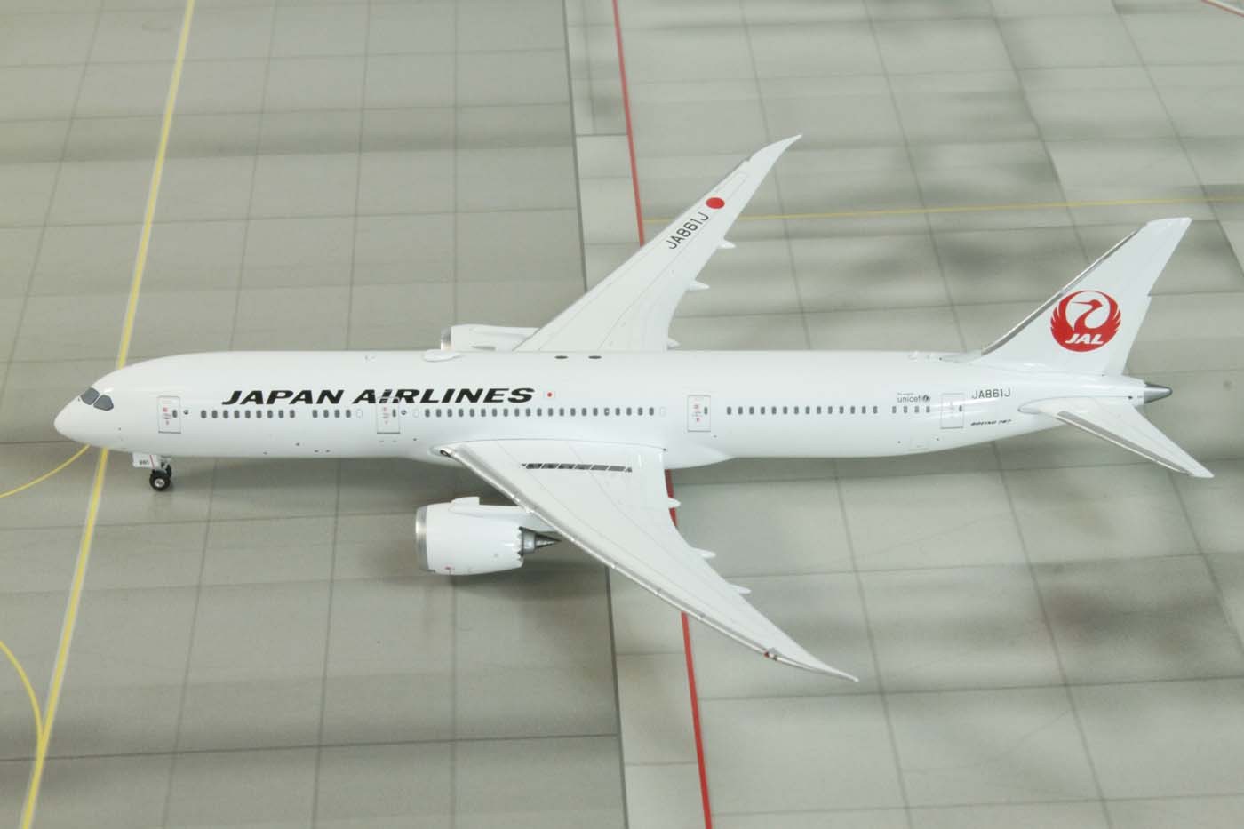 Japan Airlines (JAL) Boeing B787-9 Reg# JA861J Phoenix Model 11138