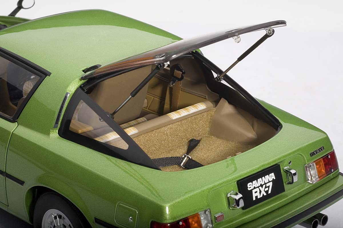 AUTOart 1:18 Scale Mazda Savanna RX-7 (SA) Mach Green. ezToys