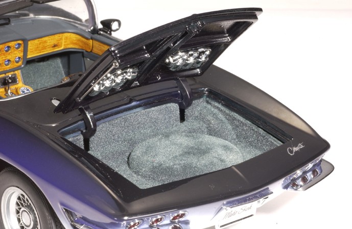 AUTOart 1:18 Scale Chevrolet Corvette Mako Shark 1961 Mako Shark