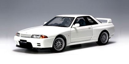 AUTOart 1:18 Scale Nissan Skyline GTR R32 V-Spec II, Crystal White