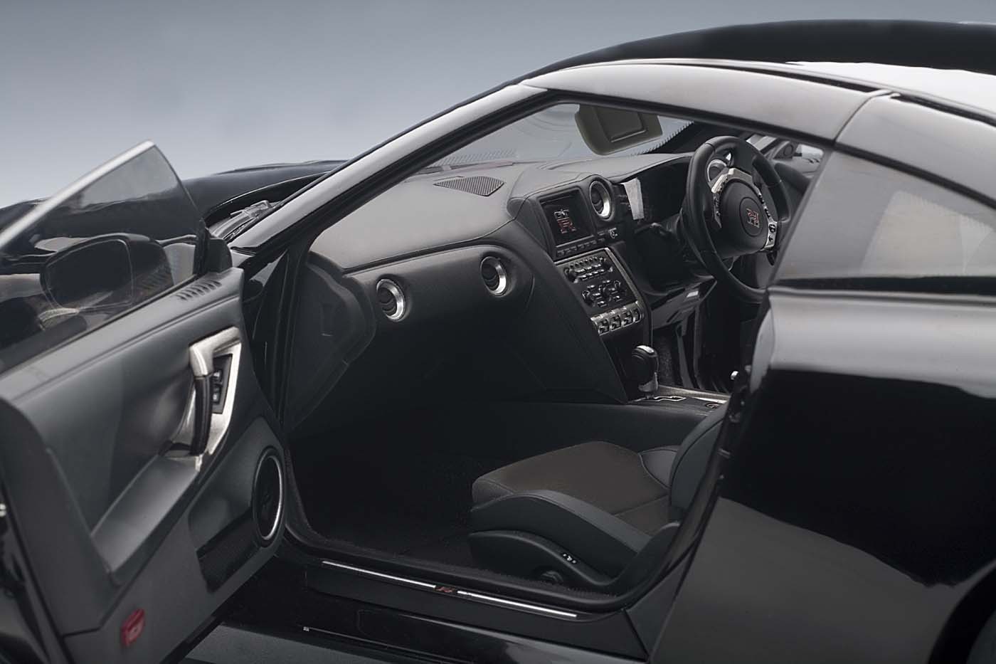 AUTOart die-cast model Nissan GT-R (R35) Super Black Premium