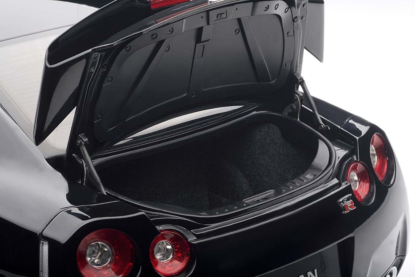 AUTOart die-cast model Nissan GT-R (R35) Super Black Premium