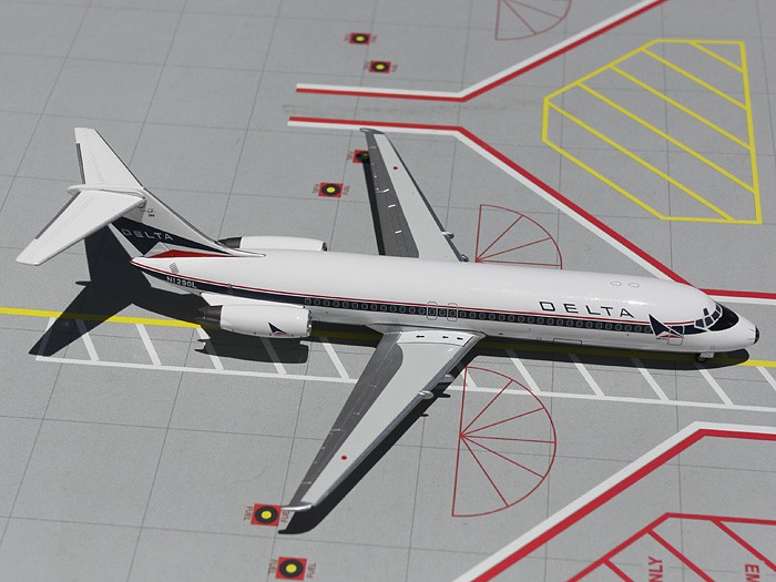 Delta Airlines McDonnell Douglas DC-9-30 1:200 ezToys - Diecast