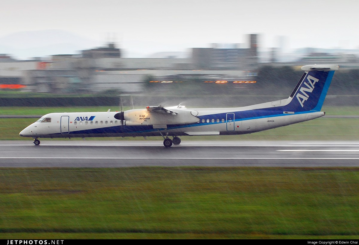 ANA DeHaviland DHC-8 Q-400 JA855A 1:200 Scale ezToys - Diecast