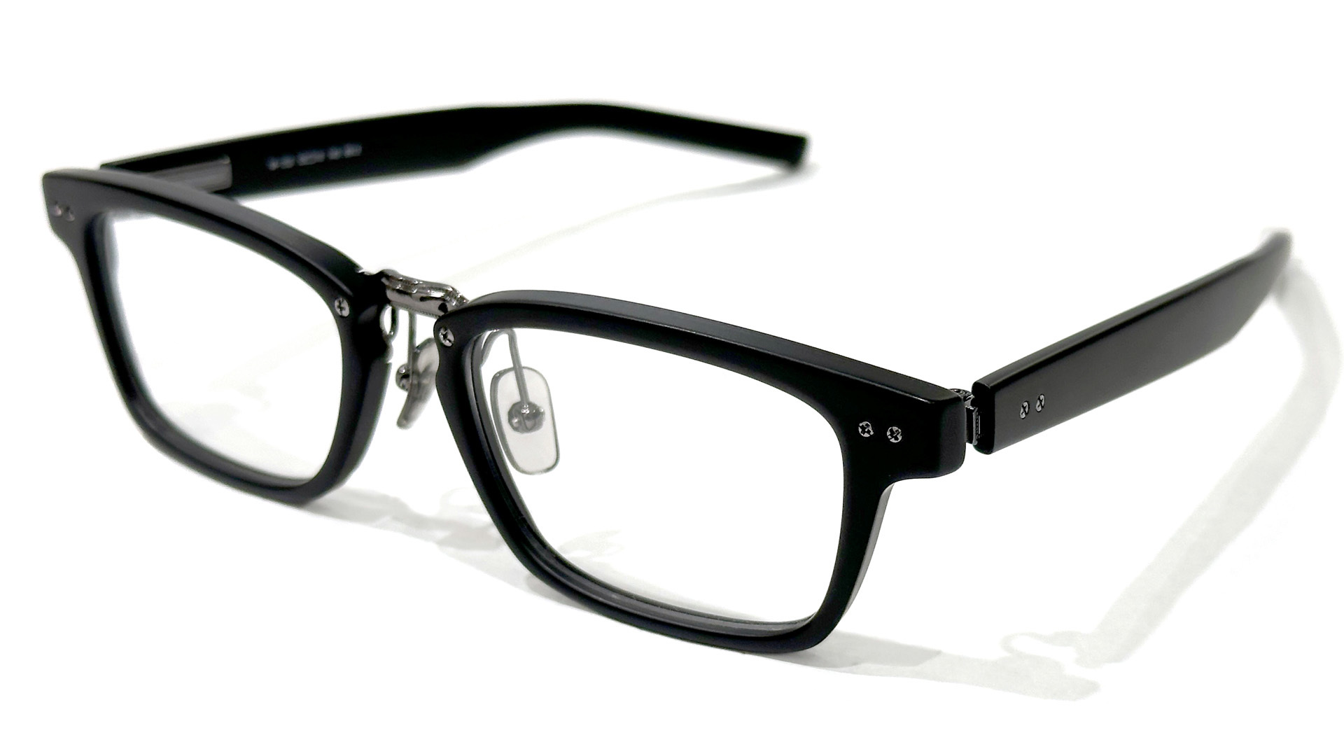 プラスチックのボリュームにメタルの繊細さが映える999.9 ミックス