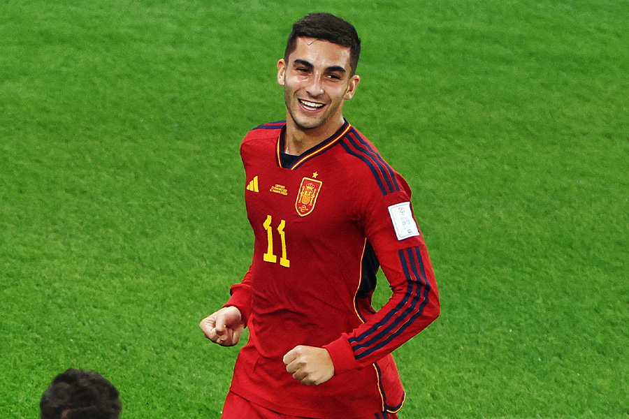 W杯】「最高のカップル」 スペイン代表FW、監督の愛娘と大会中にデート