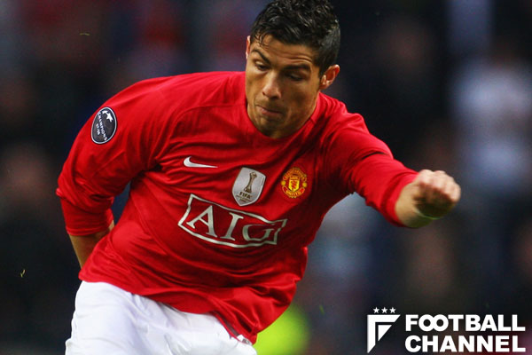 C・ロナウドの迷いなき一撃。マンU時代の弾丸超ロング弾