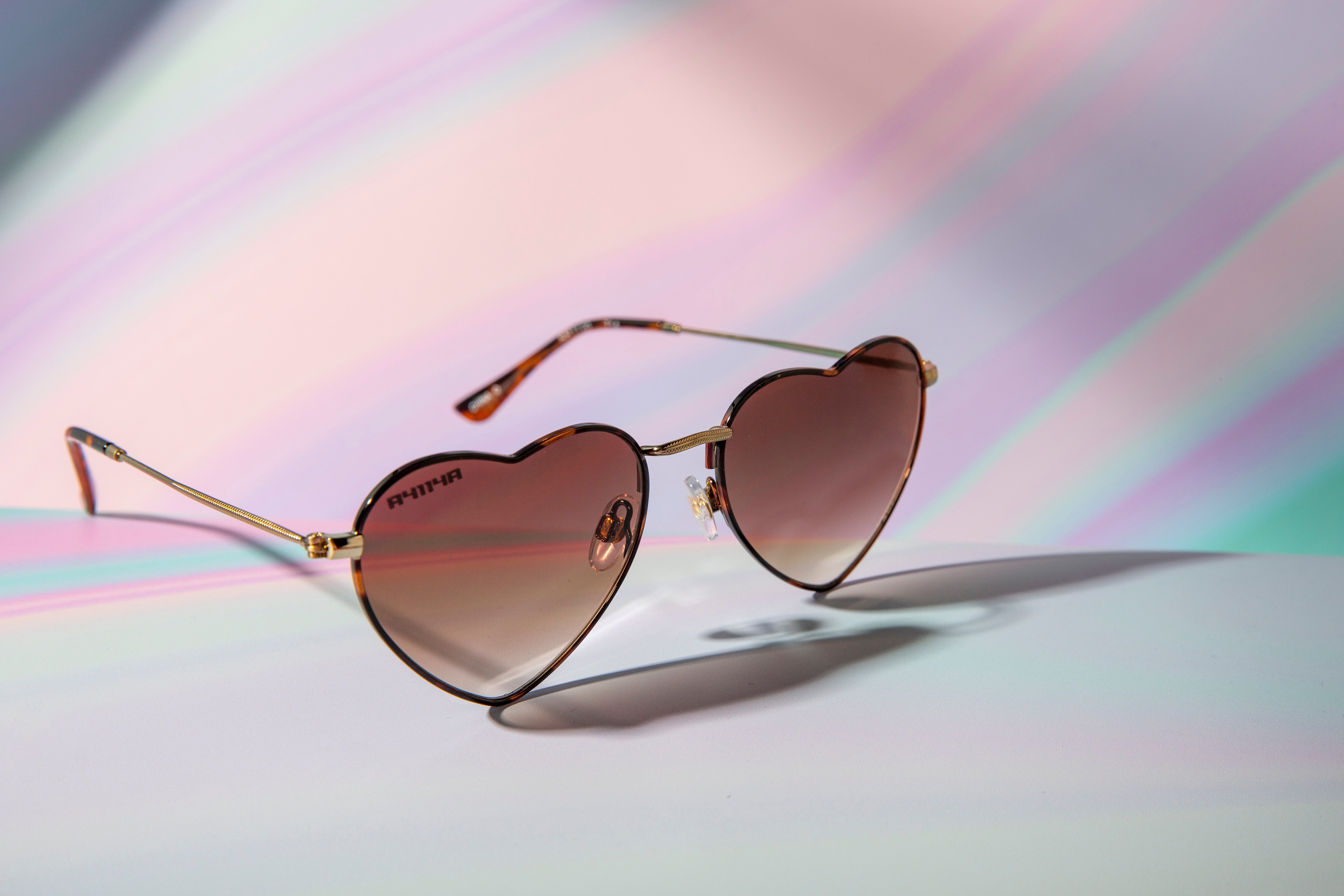 Only Love Here - Sun - Unmagnified - Gold | Foster Grant