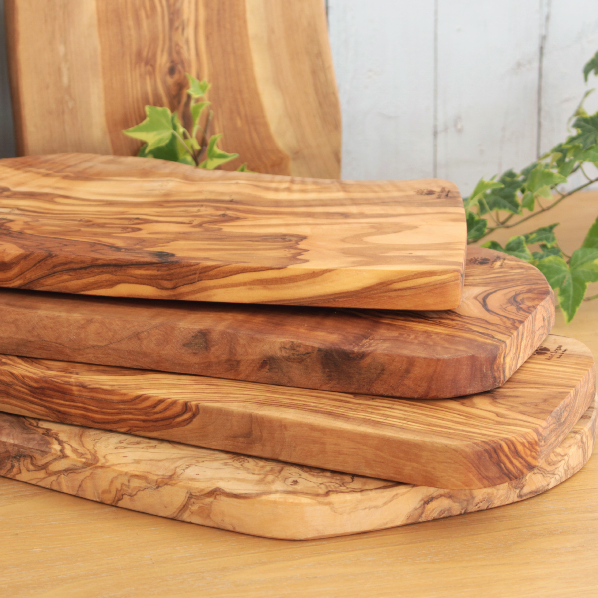 次回入荷未定】ナチュラルカッティングボード オリーブ イタリア製