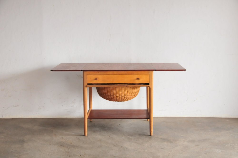 Hans J Wegner ハンス J ウェグナー AT-33 sewing table 時を経ても