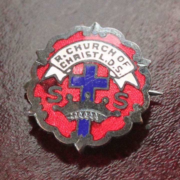 USAヴィンテージピンバッジ赤｜モルモン教聖品CHURCH OF CHRIST L.D.S.