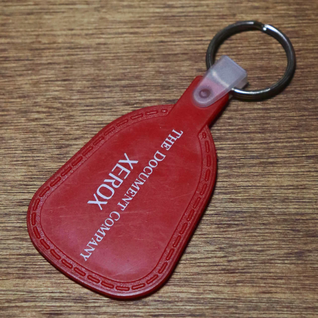 赤】アメリカン雑貨USEDアドバタイジングキーホルダーTHE DOCUMENT