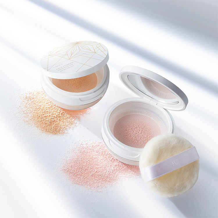 真夏も清潔感のある肌でいるために！ 最新フェイスパウダーの力を検証