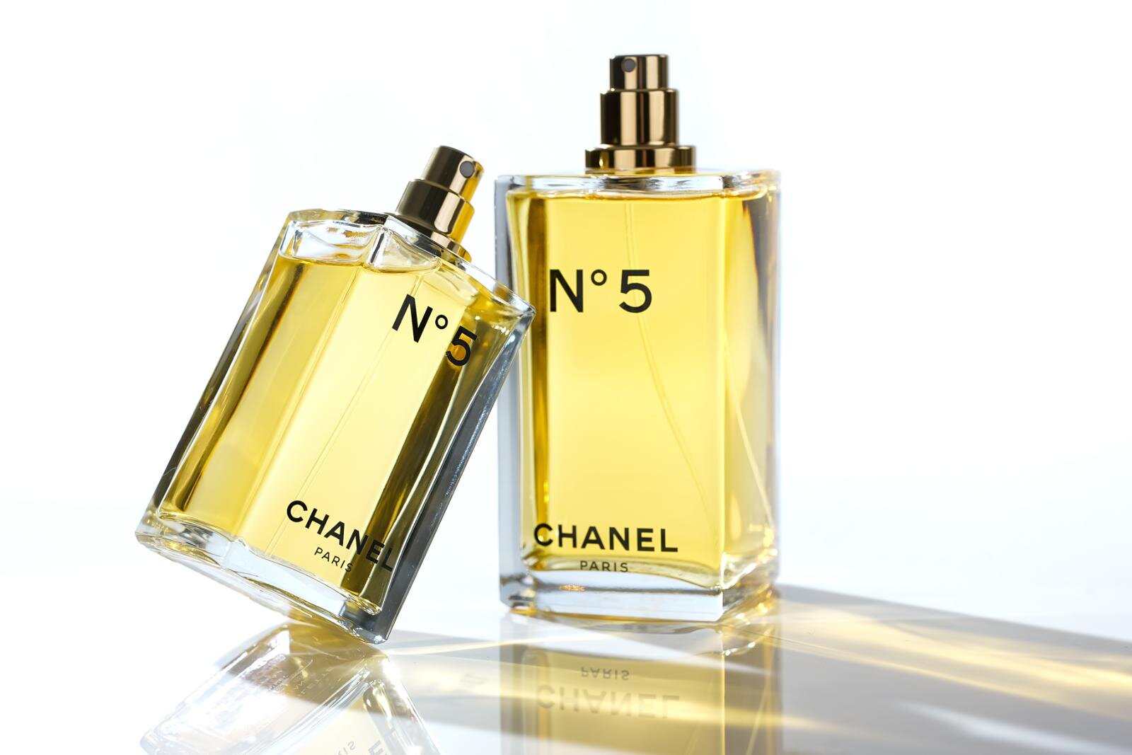 シャネル Nﾟ5」リニューアル、誕生から100年越え”最初のN°5”を再解釈