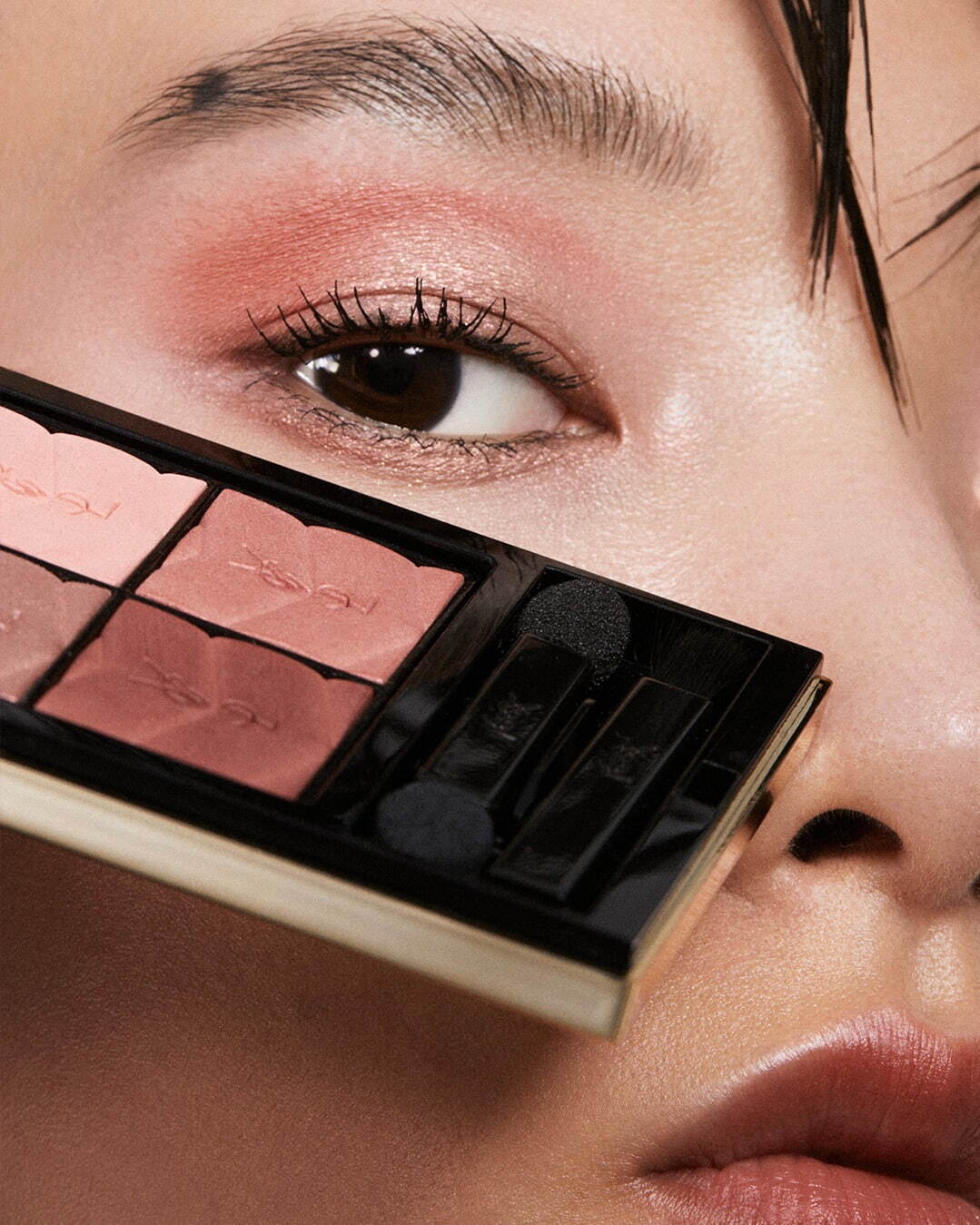 イヴ・サンローランの至高アイパレ「クチュール ミニ クラッチ」に