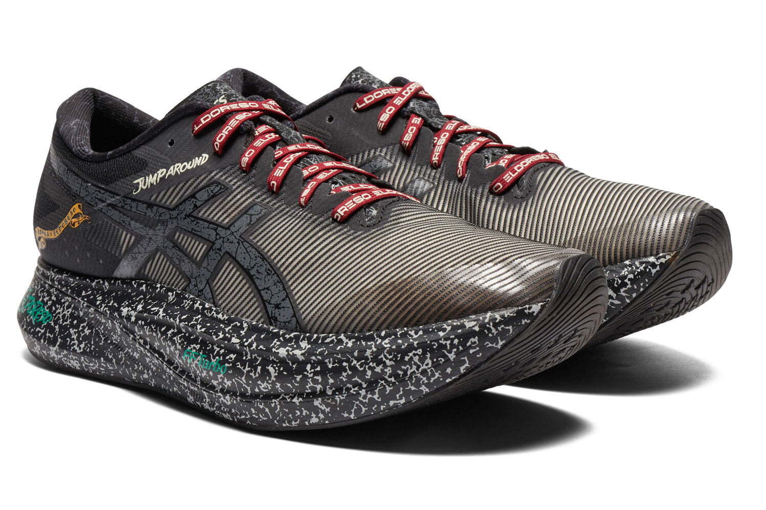 アシックス「エスフォー」“割れたコンクリート”着想ストライプの厚底