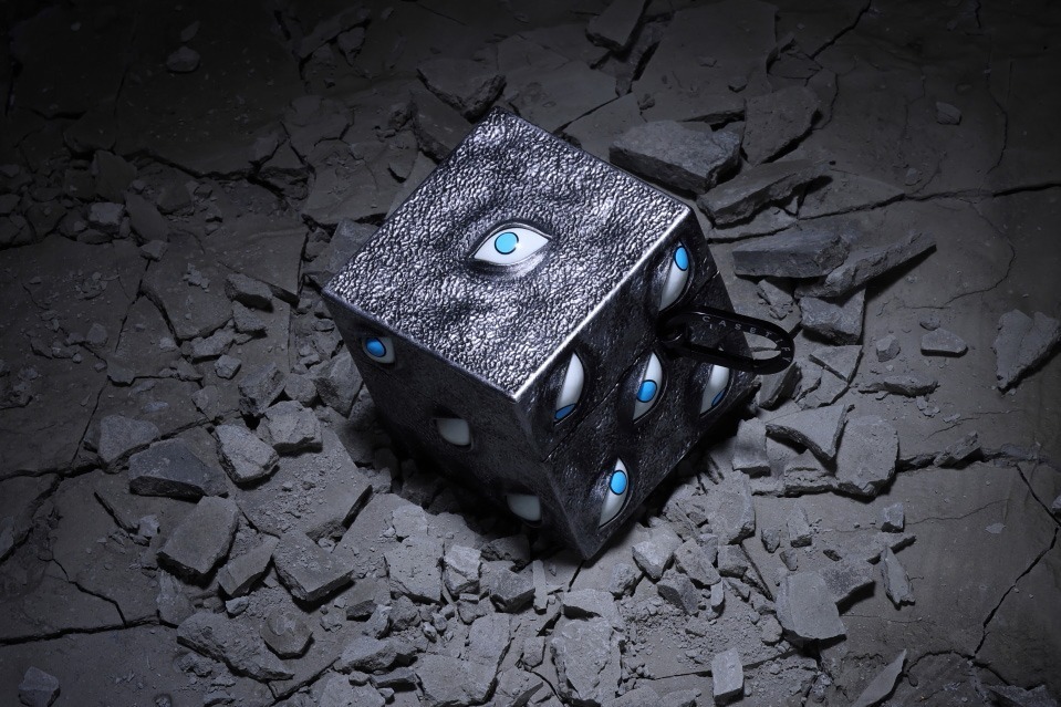 呪術廻戦』×ケースティファイ、“獄門疆”再現のAirPodsケース＆五条悟