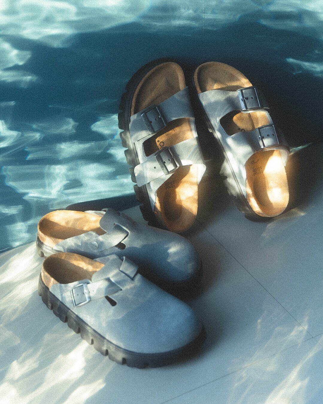 パピリオ バイ ビルケンシュトック“グレーカラー”の厚底サンダル