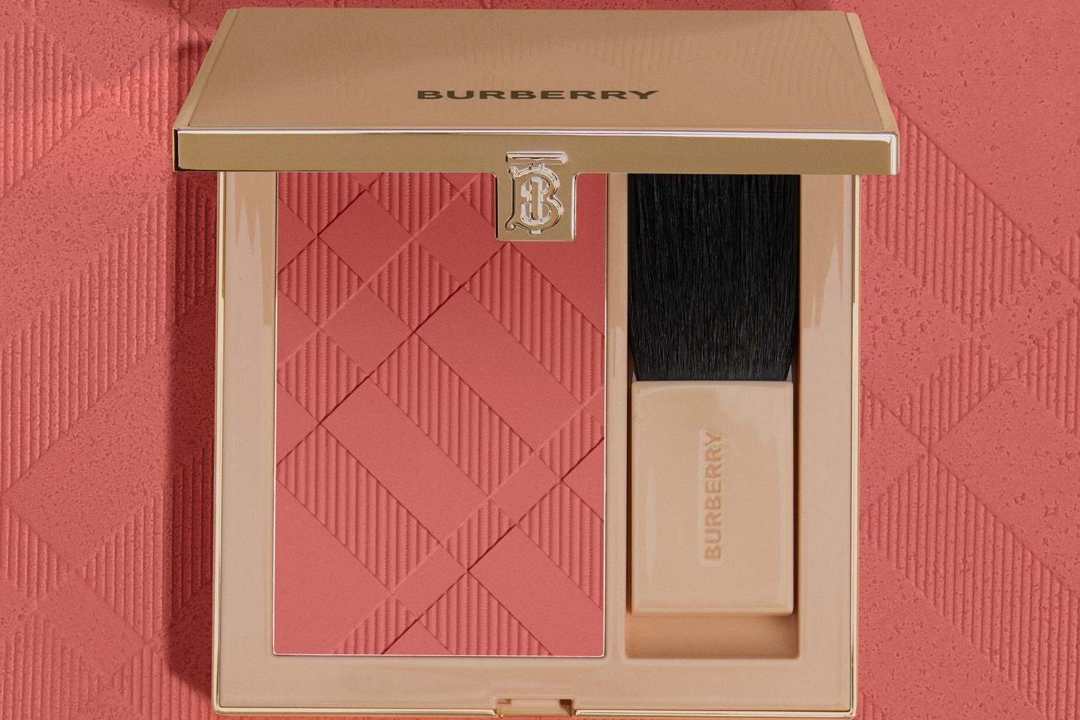 バーバリー ビューティ25年秋コスメ、“英国の自然”着想ピンクベースの