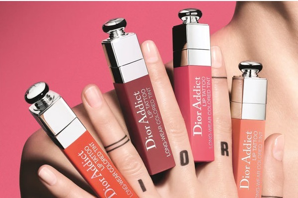 ディオール、キスしても落ちない「アディクト リップ ティント」から