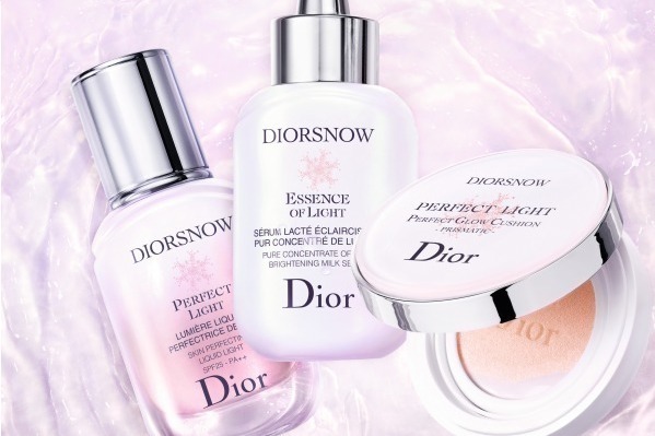 ディオール スノー「ピンクの光」でピュア肌に、化粧下地＆新