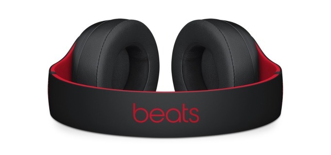 ビーツ・バイ・ドクタードレ、黒×赤の10周年記念ヘッドフォン