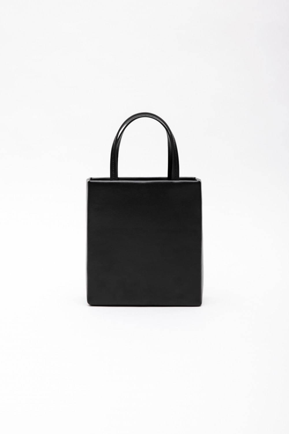 アレキサンダー ワンから“7連ロゴ入り”日本限定2WAYショッパーバッグ