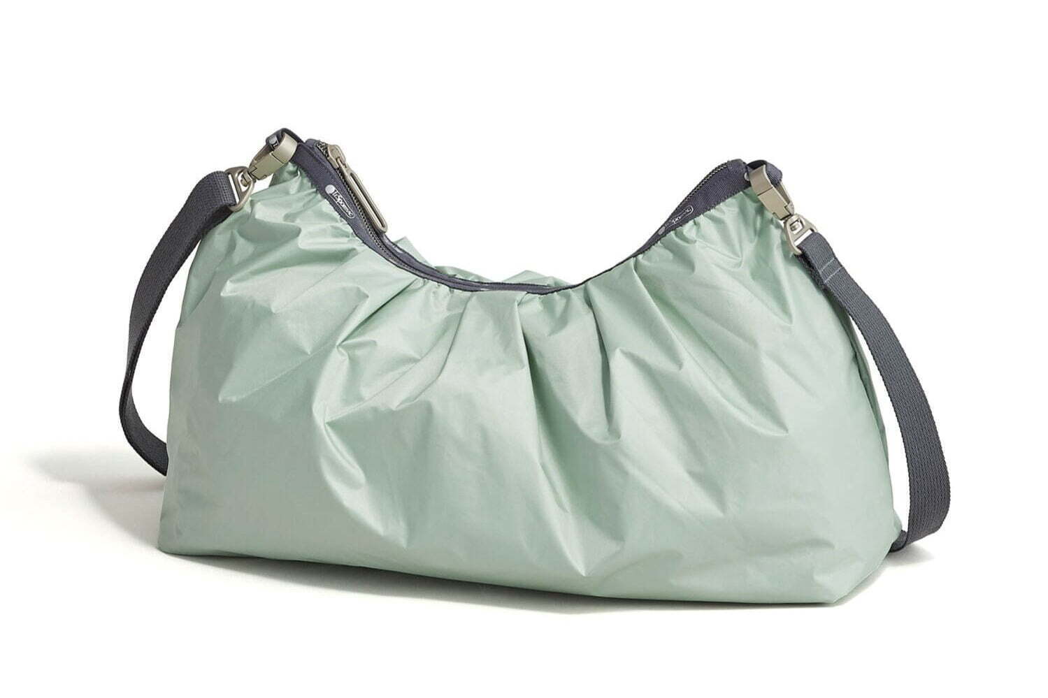 レスポートサック“超軽量”「エッセンシャル」シリーズ、スタイリスト