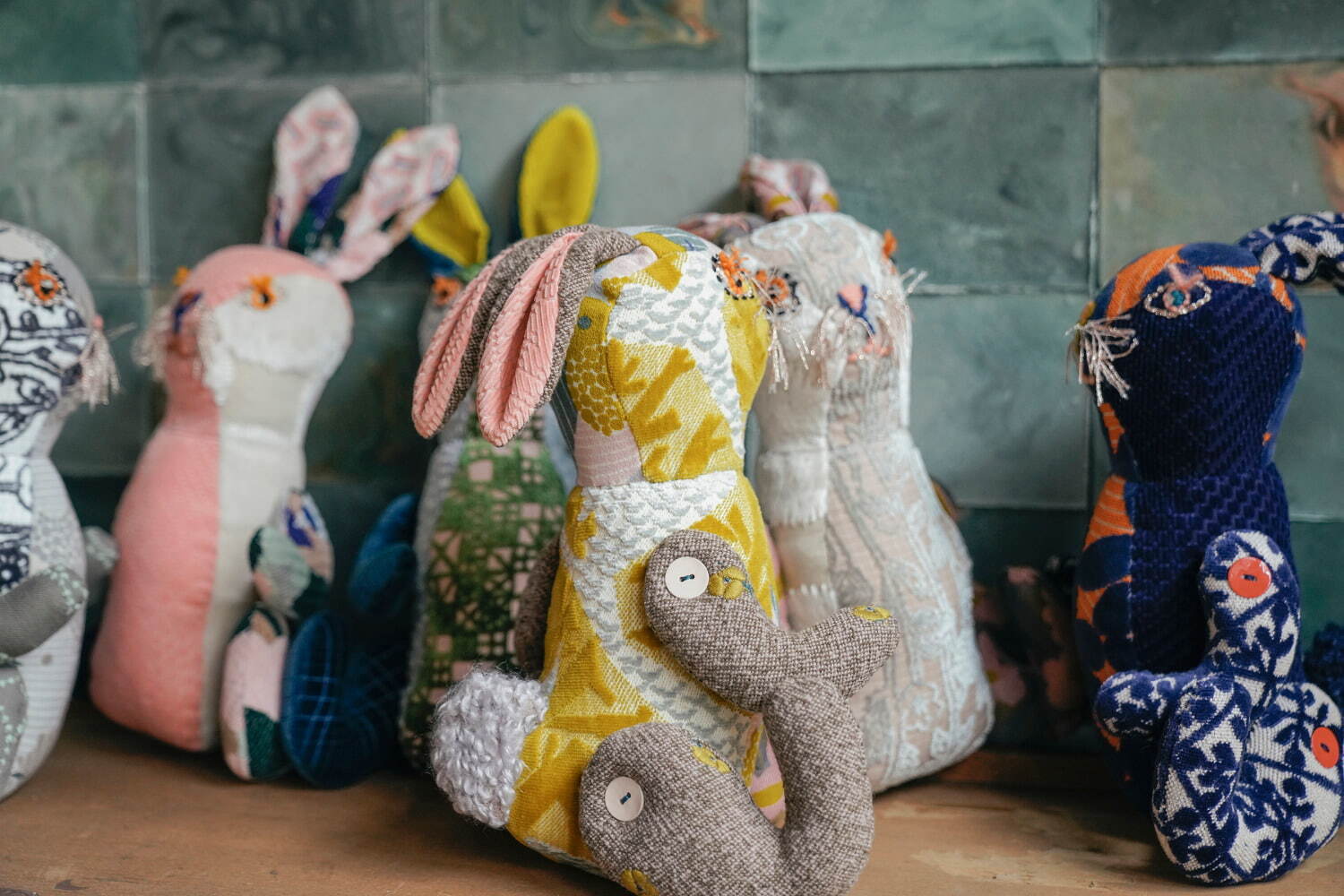 ミナ ペルホネン×ナタリー・レテ“ウサギ”のぬいぐるみ、「タンバリン