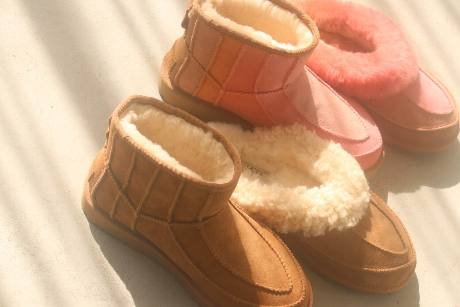 アグ“ピンク”グラデーションのムートンブーツ＆スリッパ、シャバララ