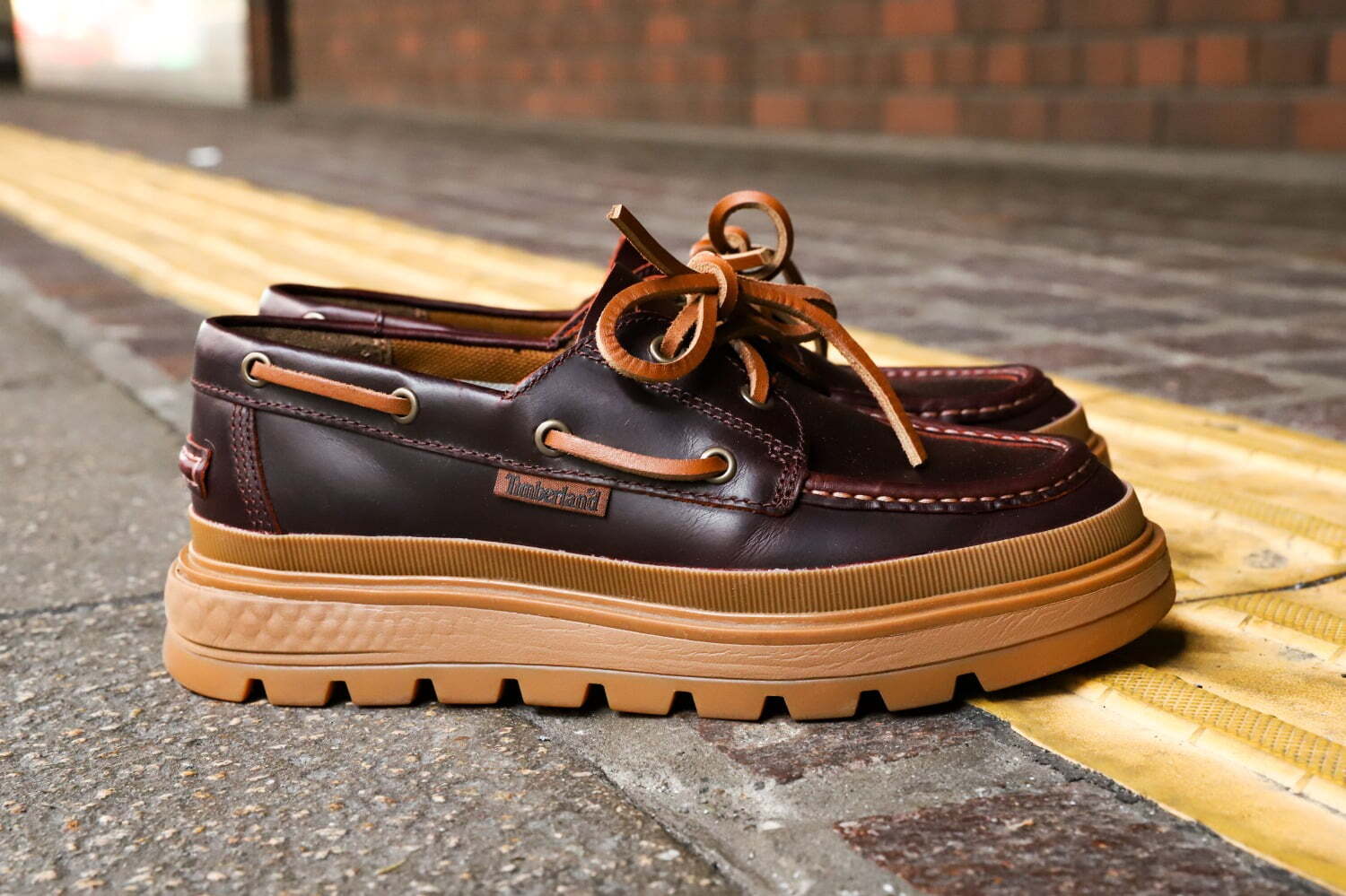 ティンバーランド定番モカシン「スリーアイクラシックラグ」新ソールで