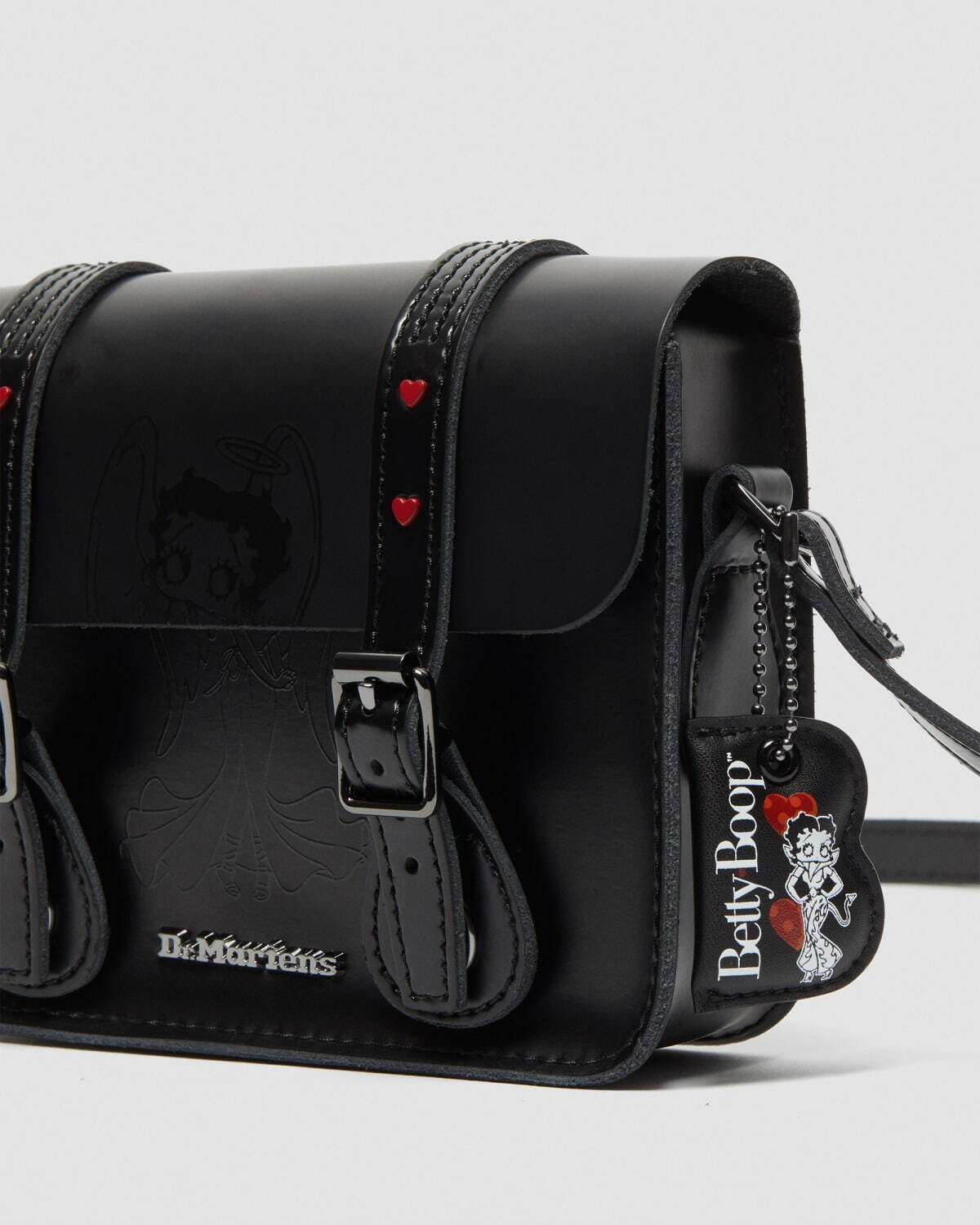 ドクターマーチン「ベティ・ブープ」のコラボブーツ、“天使と悪魔”や