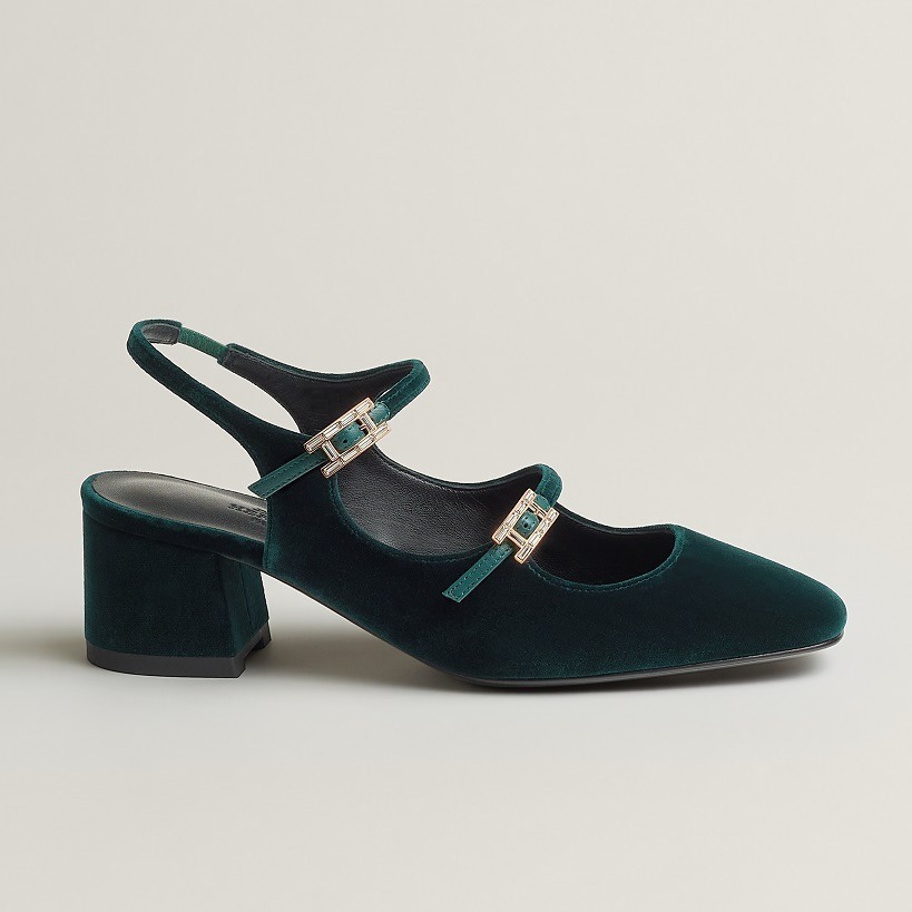 エルメス、“深みグリーン”のバレエシューズ＆船の世界に着想を得た