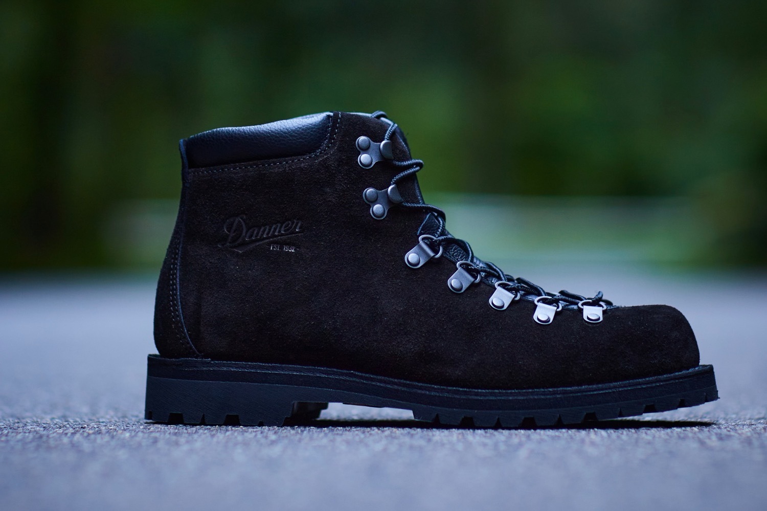 ダナーのカジュアルマウンテンブーツ「D4213」マットなブラック
